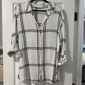 Women's Black and White Plaid Button-Up Shirt